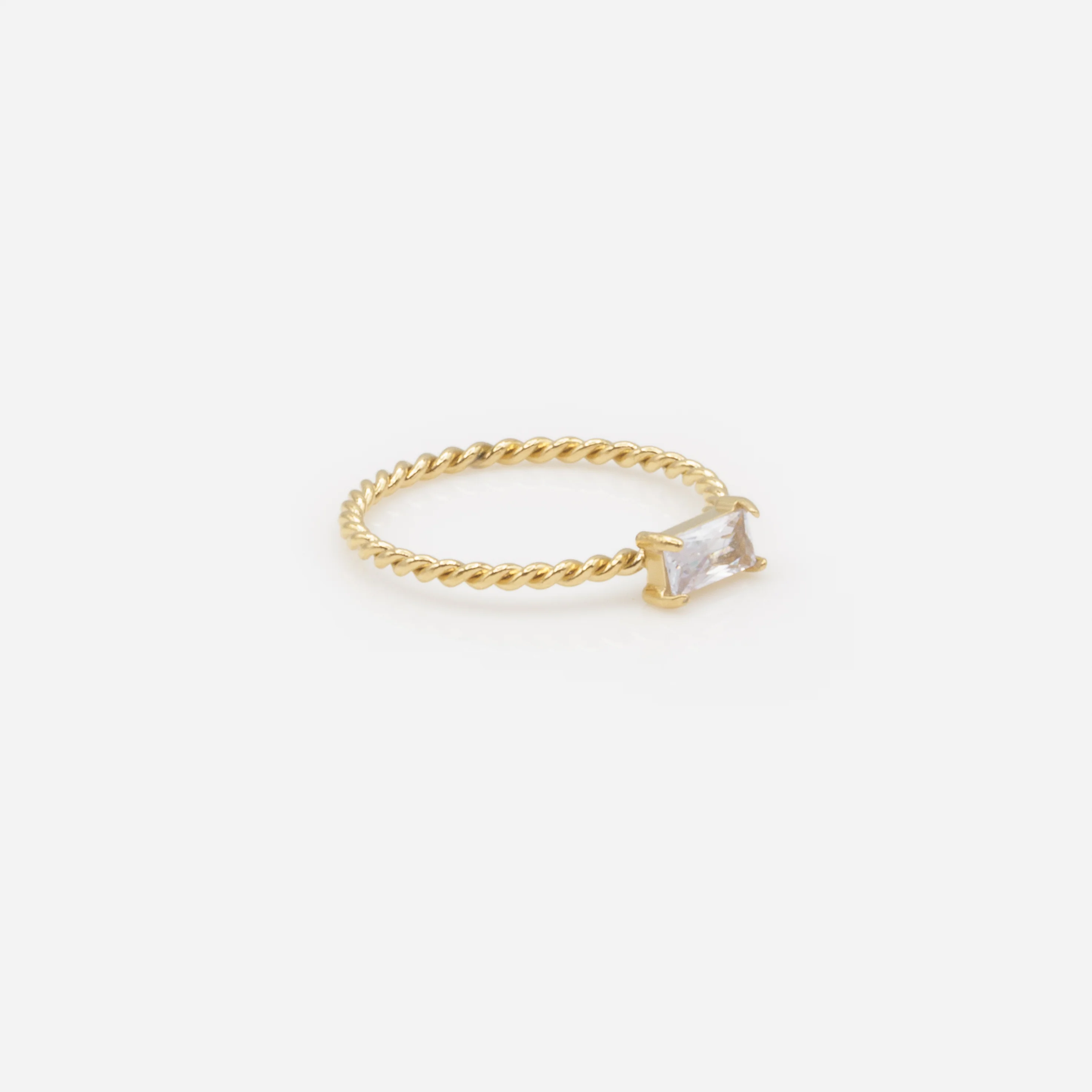 Bague dorée torsadée avec pierre rectangulaire en acier inoxydable - Image 3