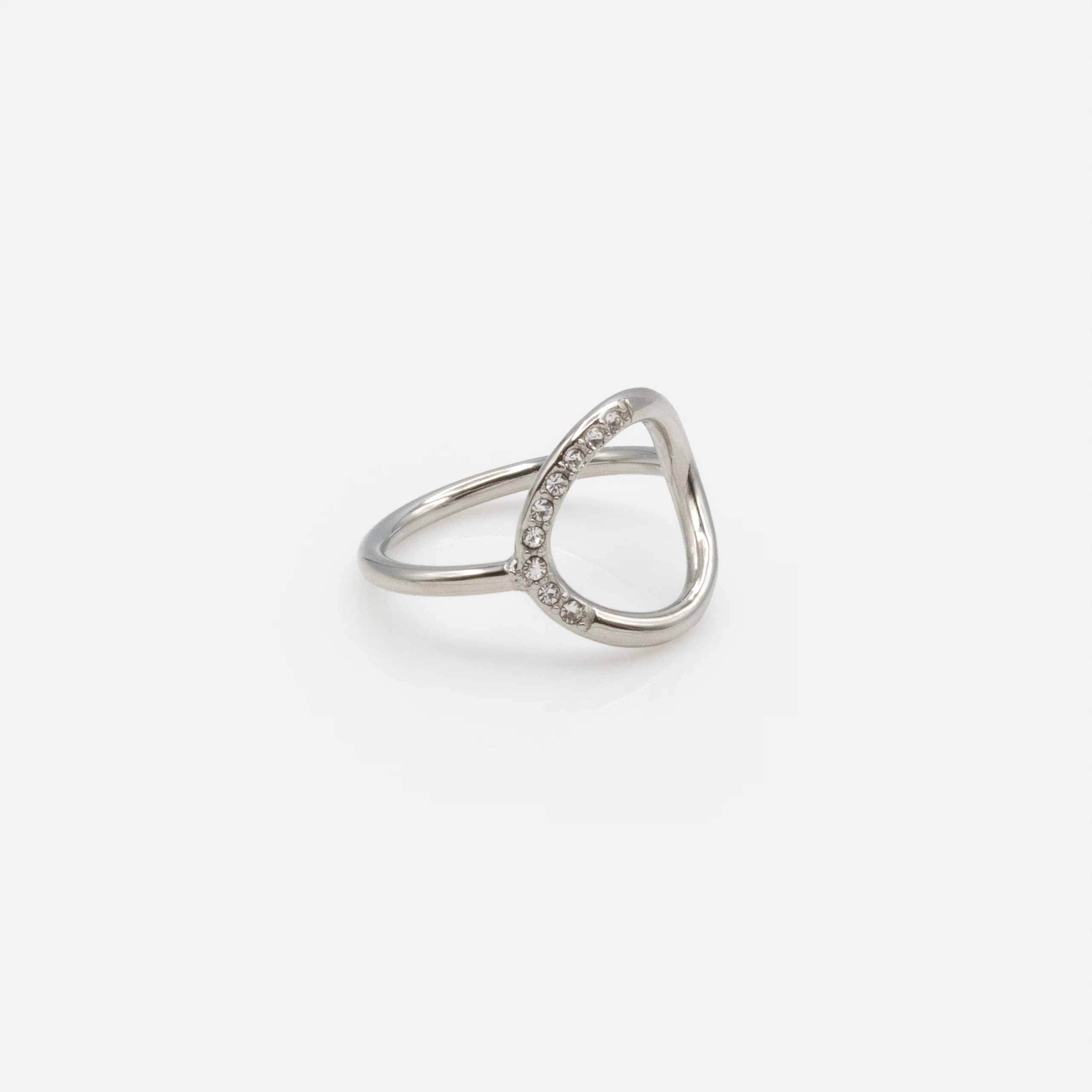 Bague argentée cercle vide avec zircons cubiques en acier inoxydable - Image 3