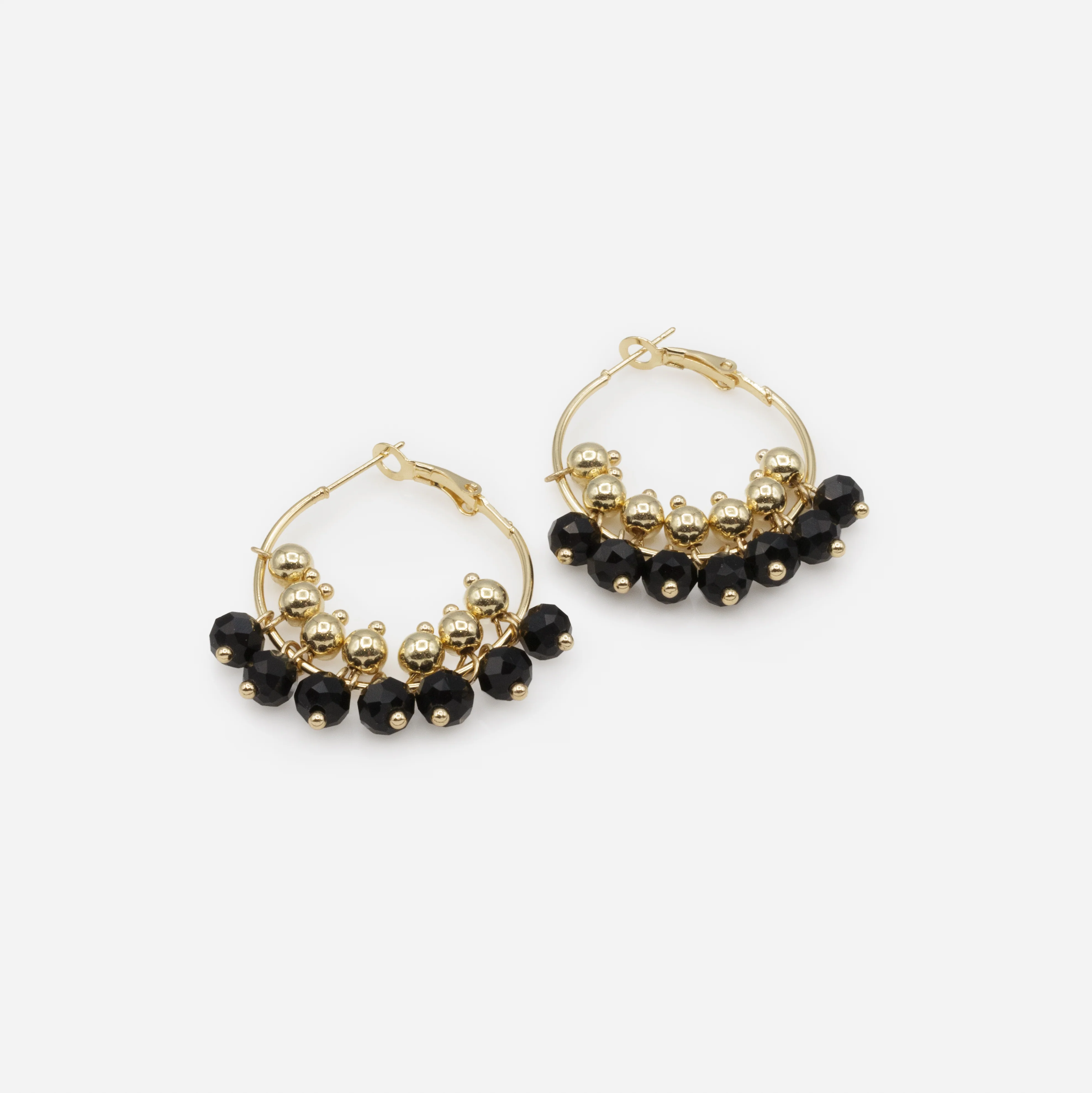 Boucles d'oreilles anneaux avec bouquet de billes noires et dorées - Image 2