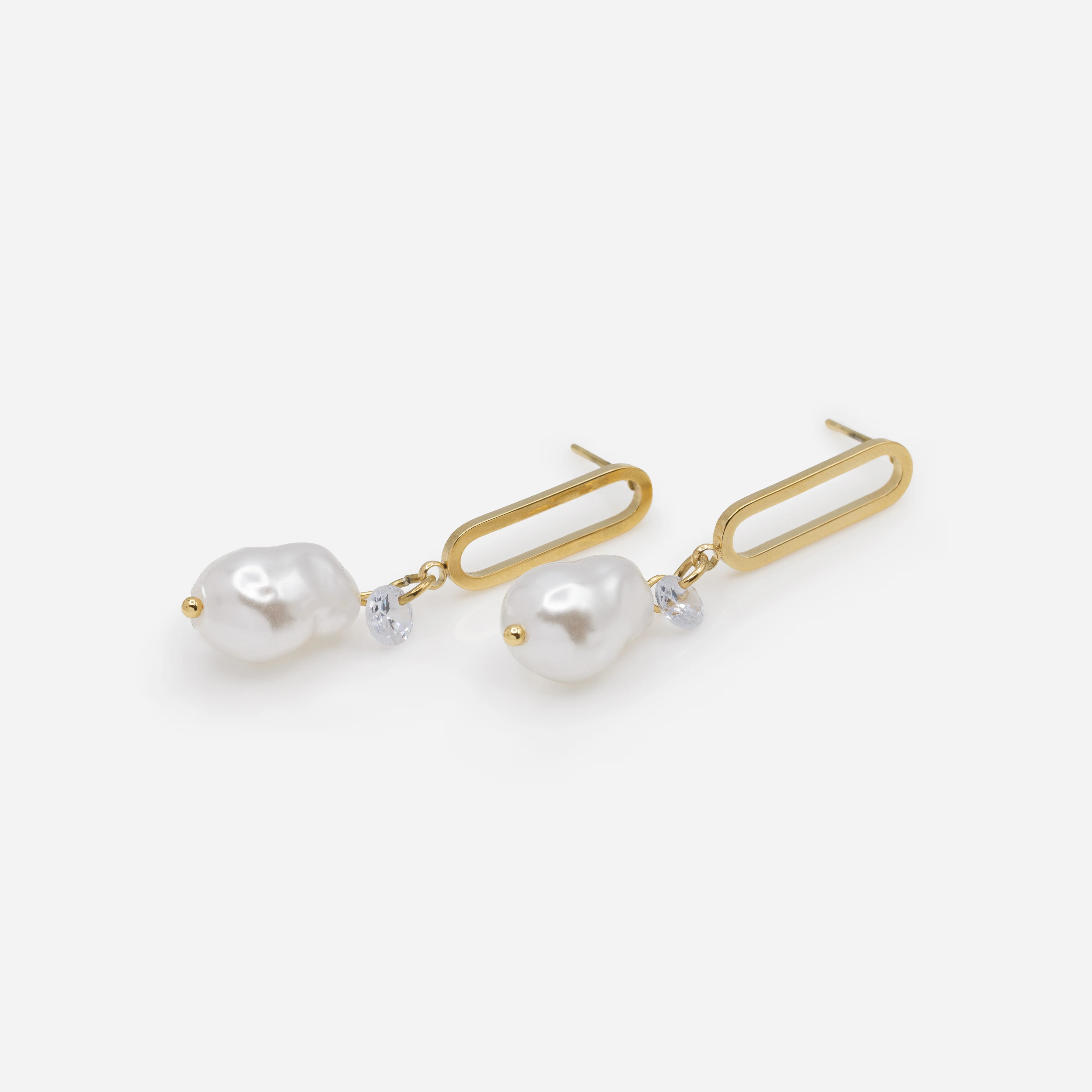 Boucles d'oreilles longues dorées avec perles et zircons cubiques en acier inoxydable - Image 2