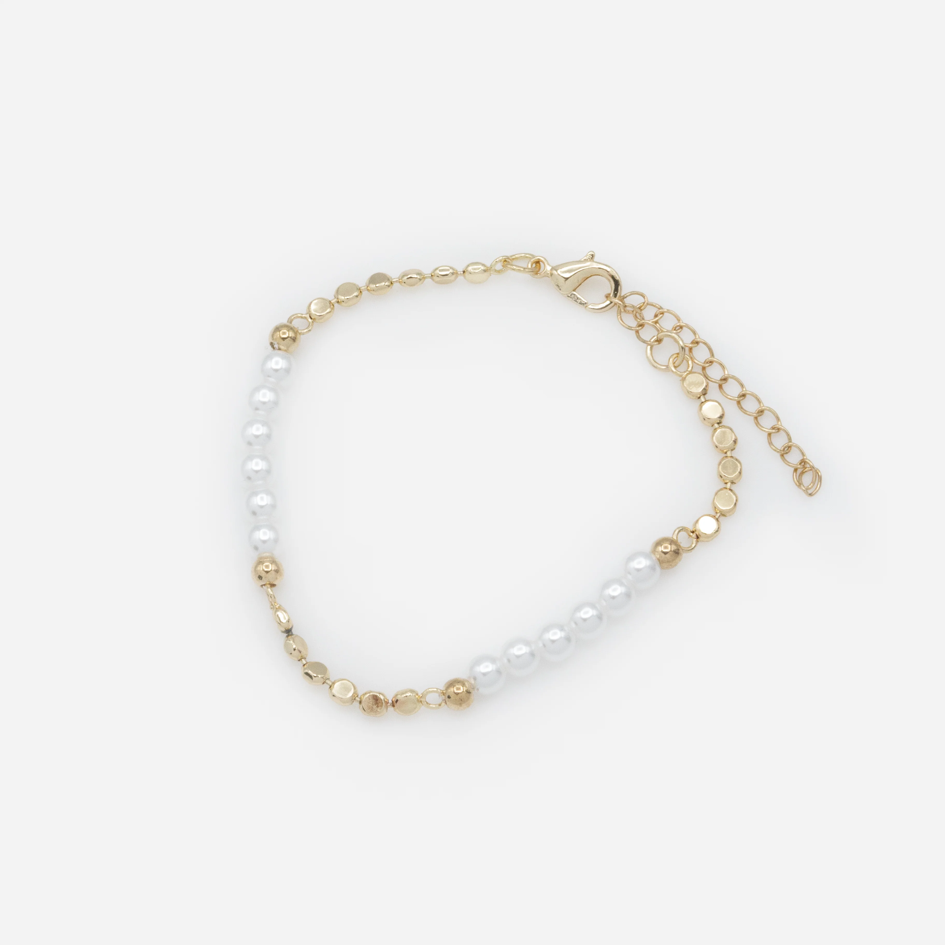 Bracelet perles rondes et billes plates dorées
