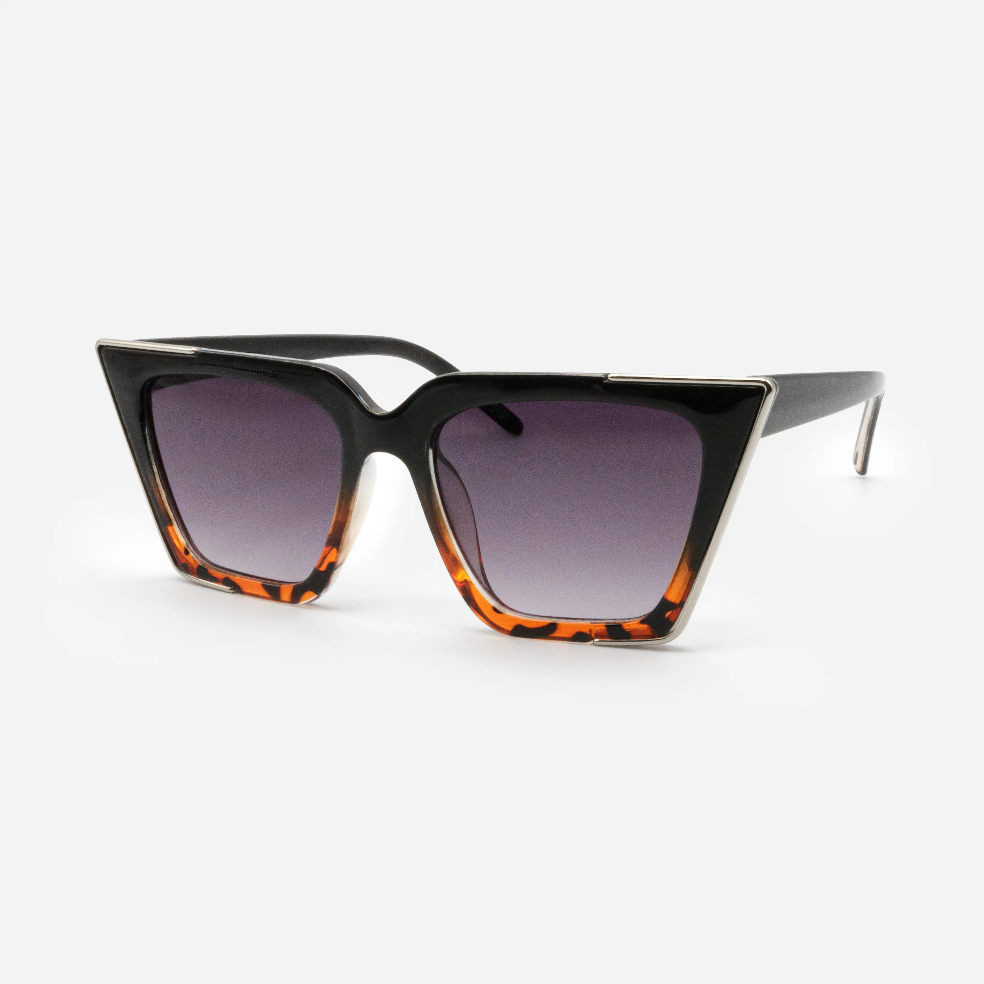 Lunettes de soleil noires et écaille de tortue avec détail argenté