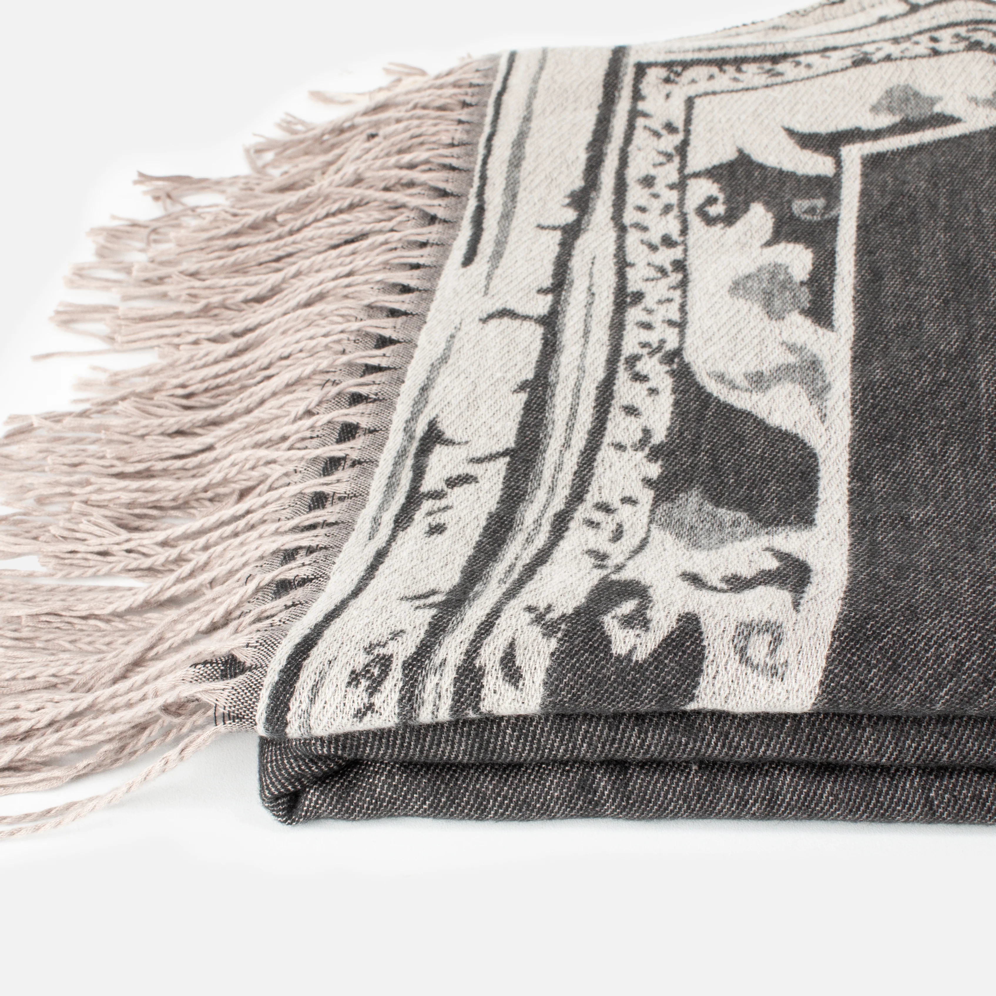 Poncho gris foncé avec motif et frange - Image 2