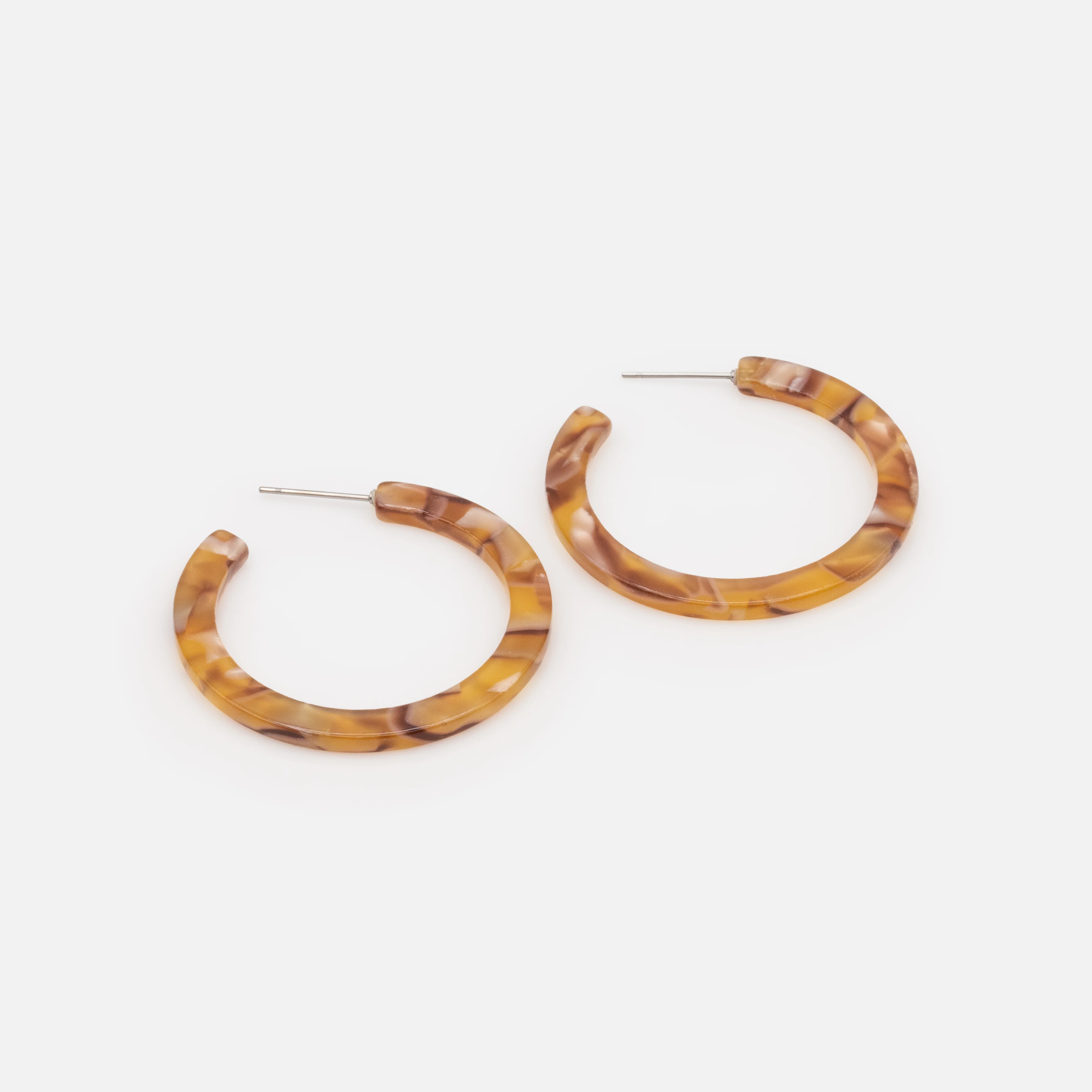 Trio de boucles d'oreilles anneaux dorés différents en acier inoxydable - Image 4